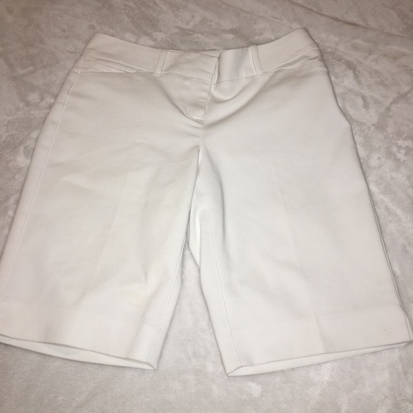White House Black Market Pants - 5/25 WHBM White Bermuda Shorts Size 2